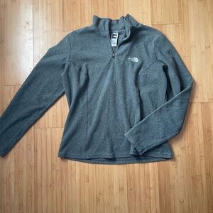 SOLD!! North Face Women’s  1/4 Zip Size:L